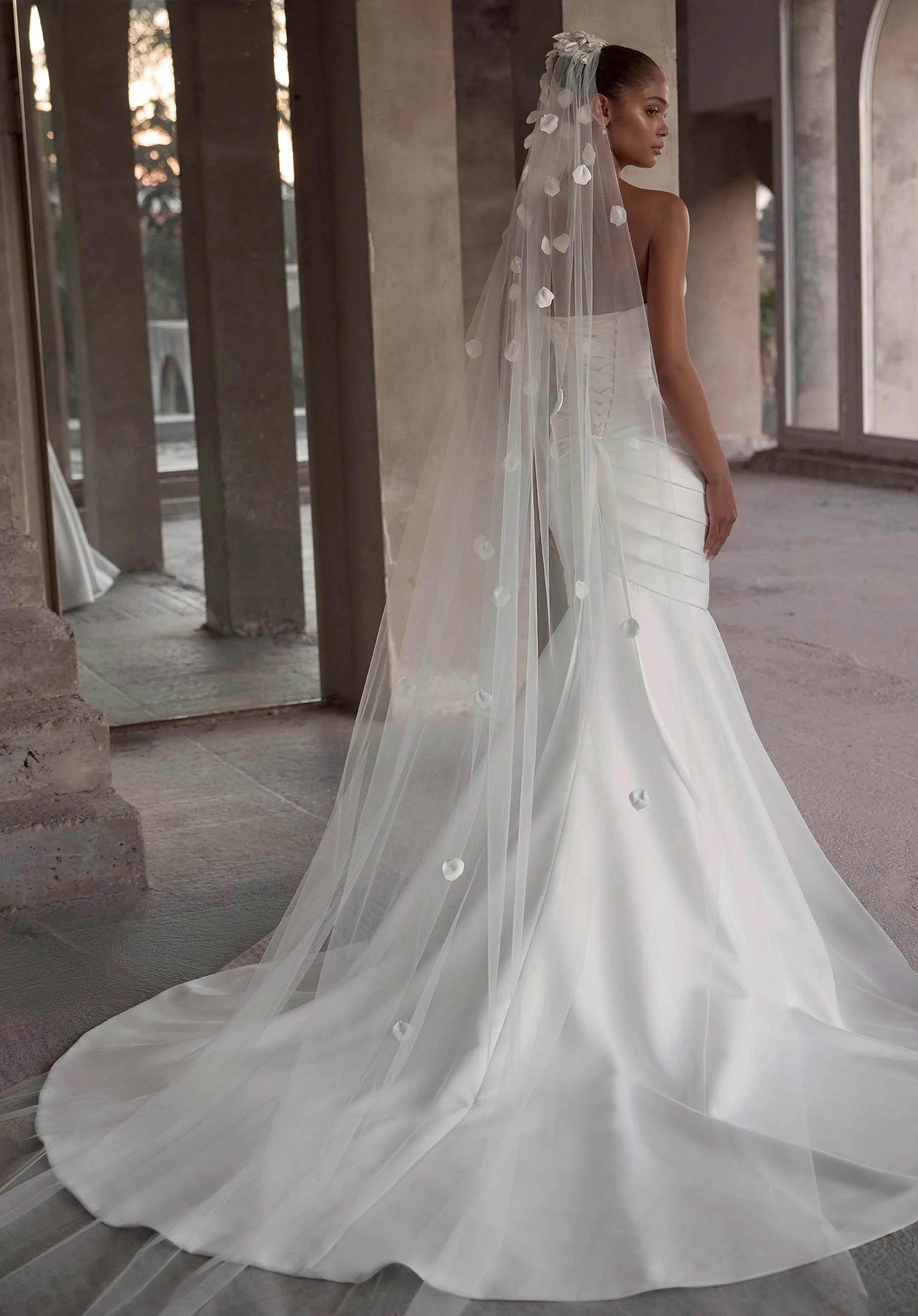 Iana Wedding Dress - Image 5
